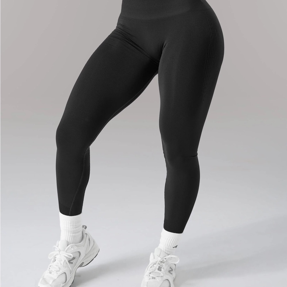 NWT ALPHALETE MID RISE CONTOUR LEGGINGS